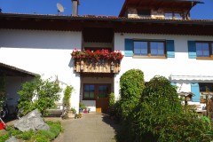 1-Blick-auf-die-Haustür